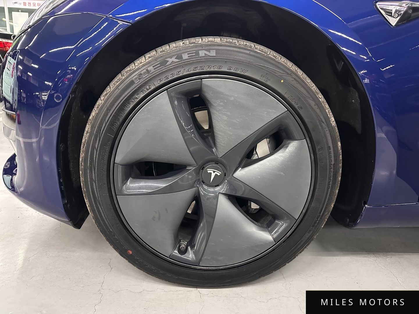 Tesla 모델 3 2020 — миниатюра 18