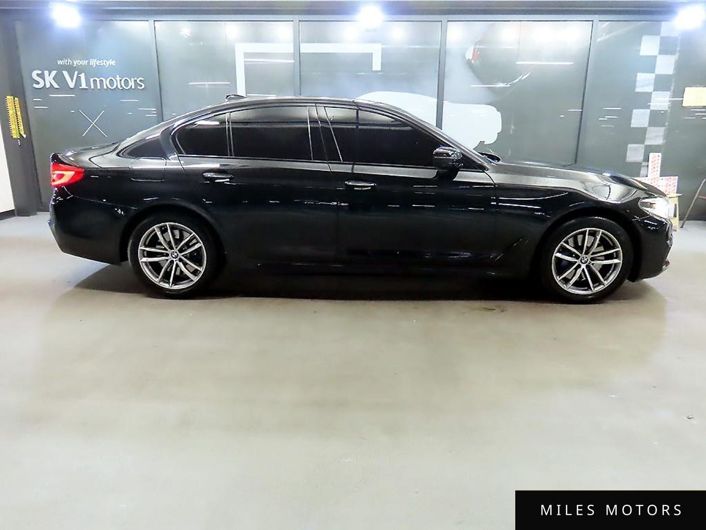 BMW 5 Series (G30) 2017 — миниатюра 3