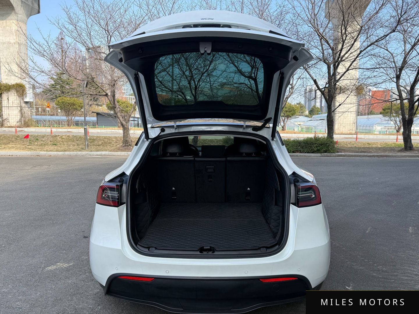 Tesla Model Y 2021 — миниатюра 11