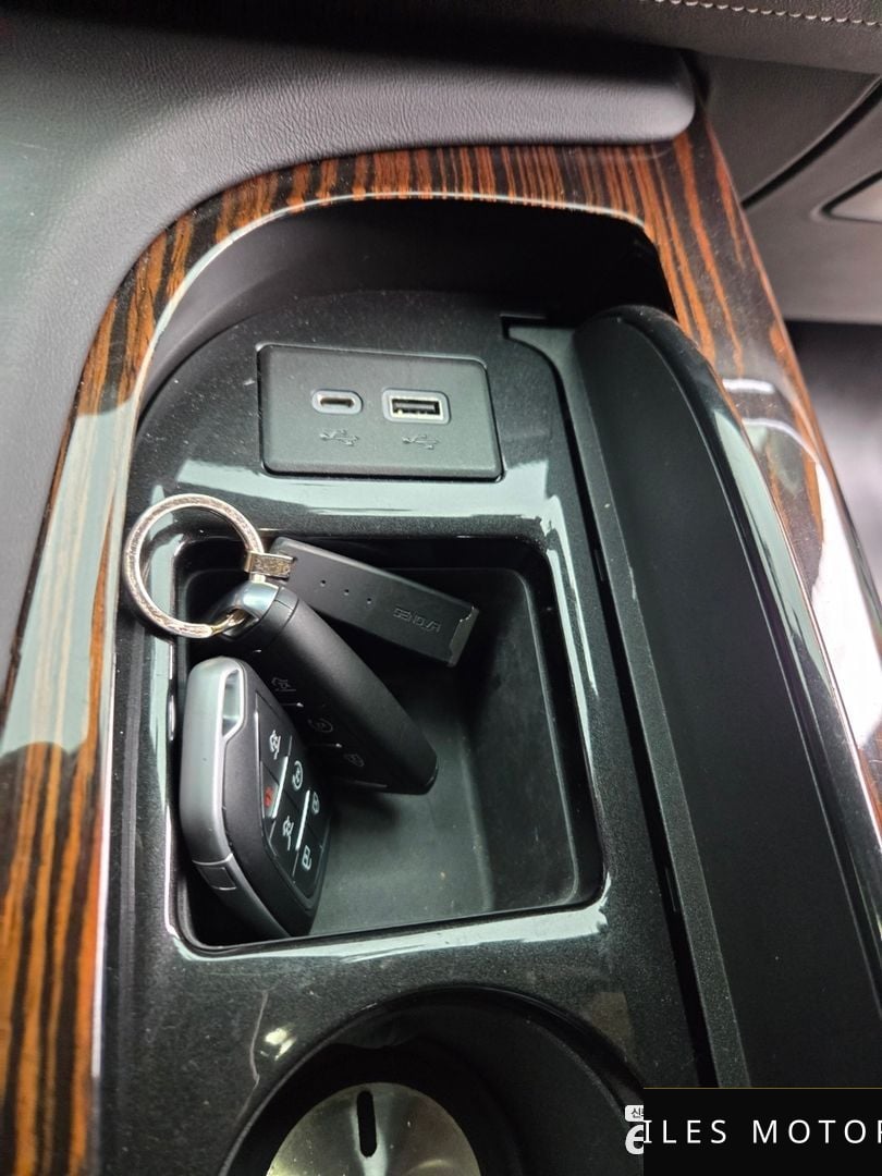 Cadillac Escalade 2021 — миниатюра 8