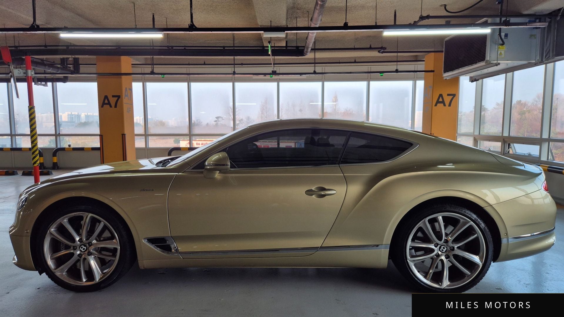 Bentley Continental GT 2023 — миниатюра 3
