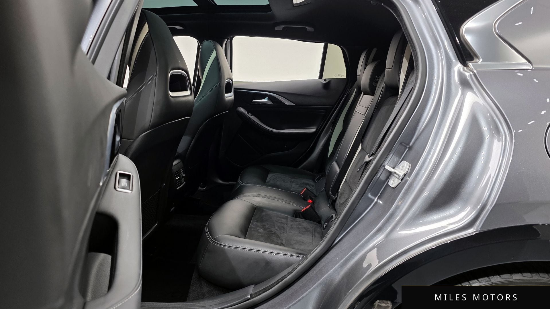 Infiniti Q30 2017 — миниатюра 12