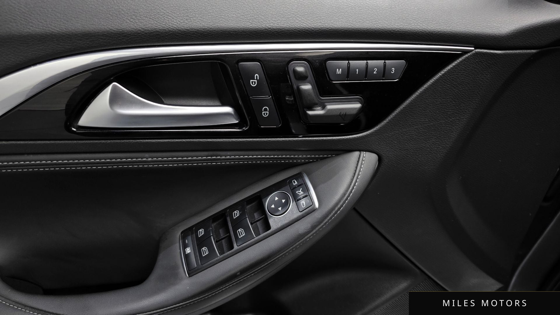 Infiniti Q30 2017 — миниатюра 18