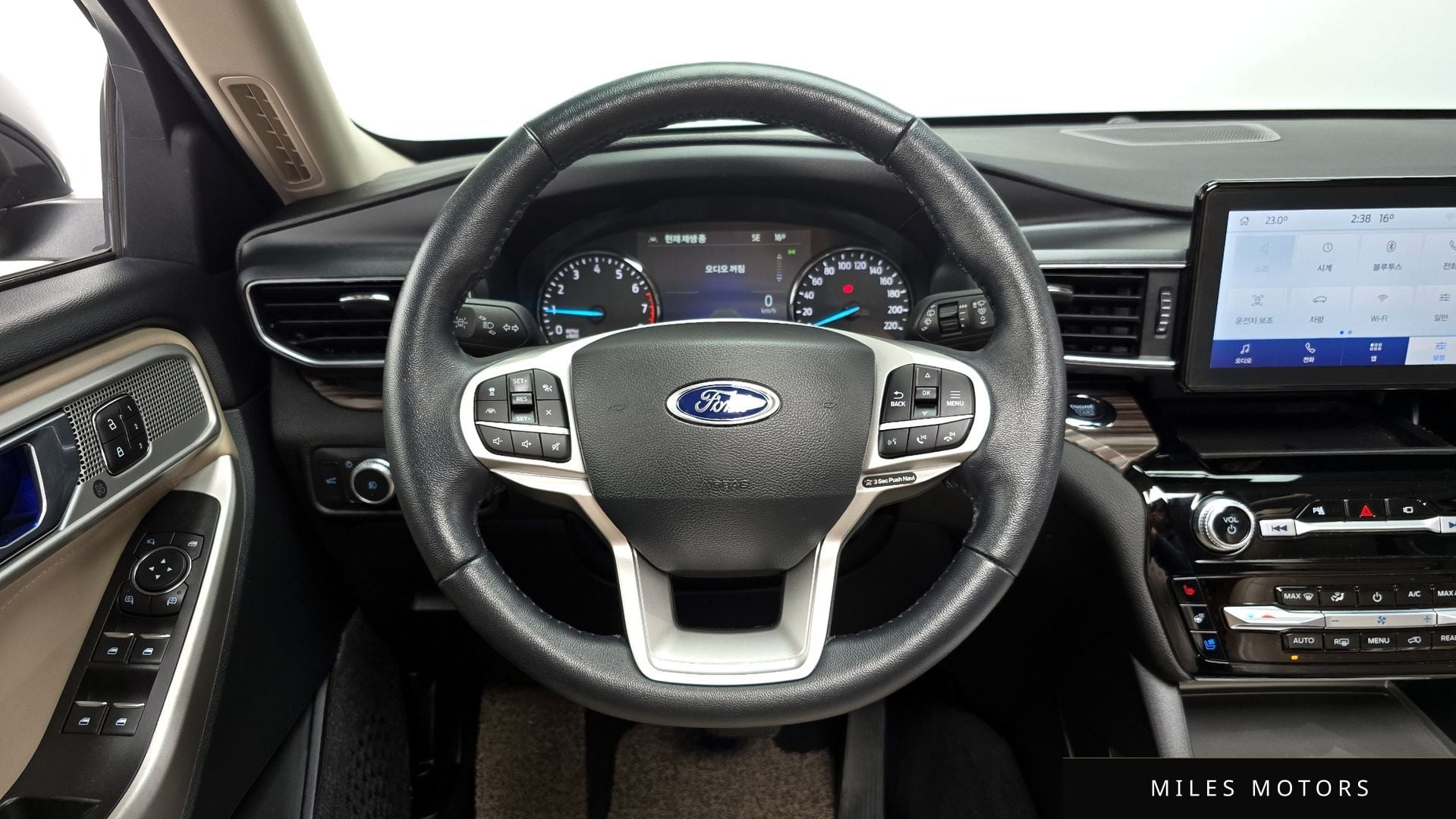Ford 익스플로러 2022 — миниатюра 13