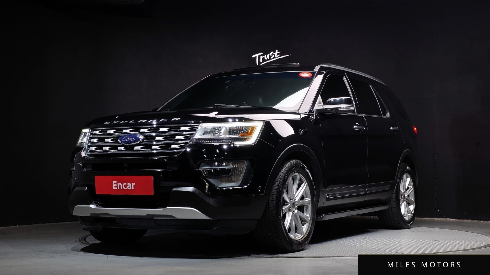 Ford Explorer 2016 — фото 1 из 12