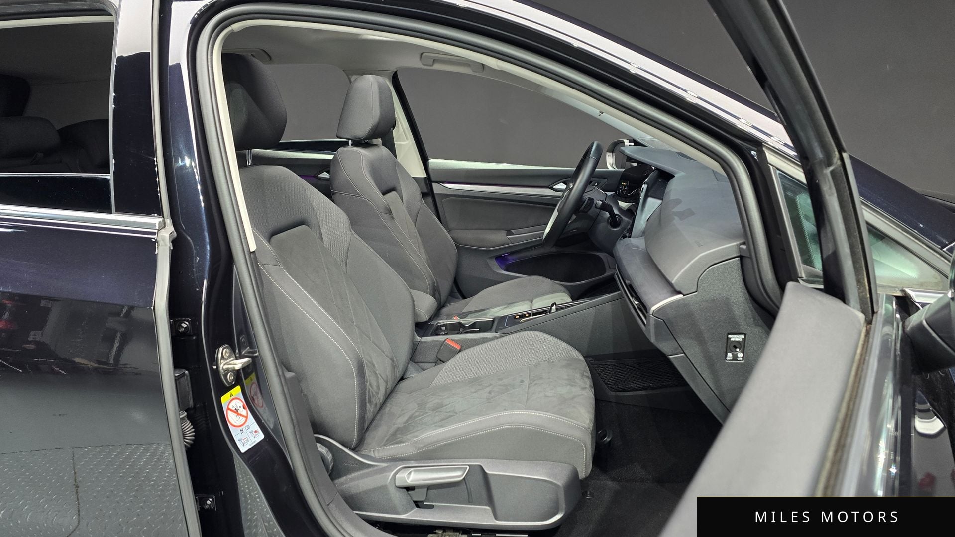 Volkswagen 골프 2022 — миниатюра 10