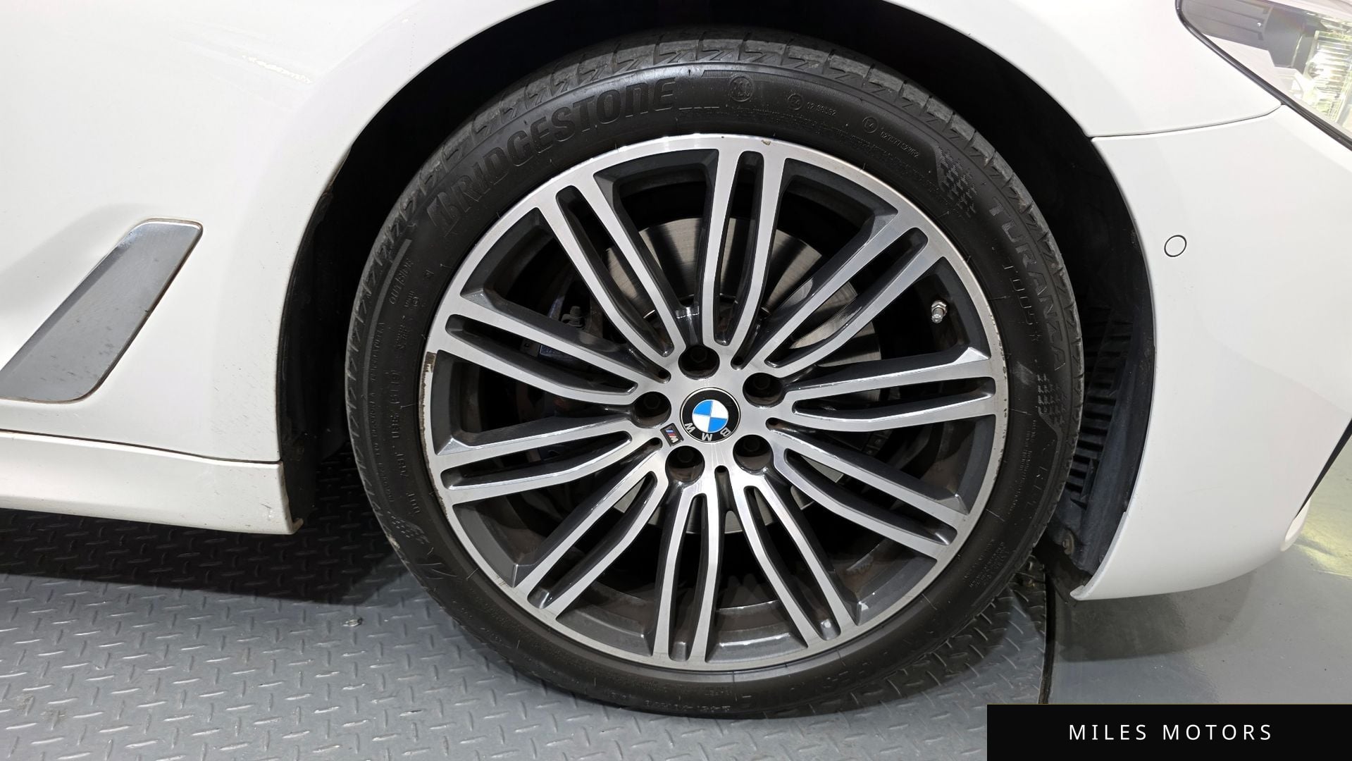 BMW 5 Series (G30) 2020 — миниатюра 5
