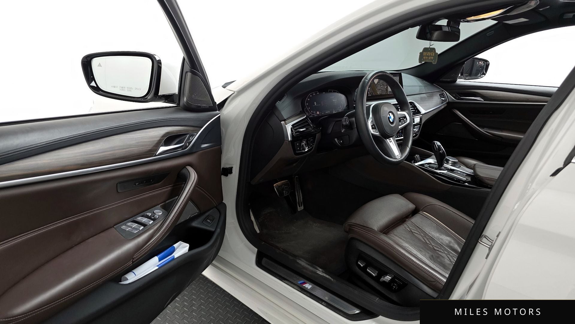 BMW 5 Series (G30) 2020 — миниатюра 10
