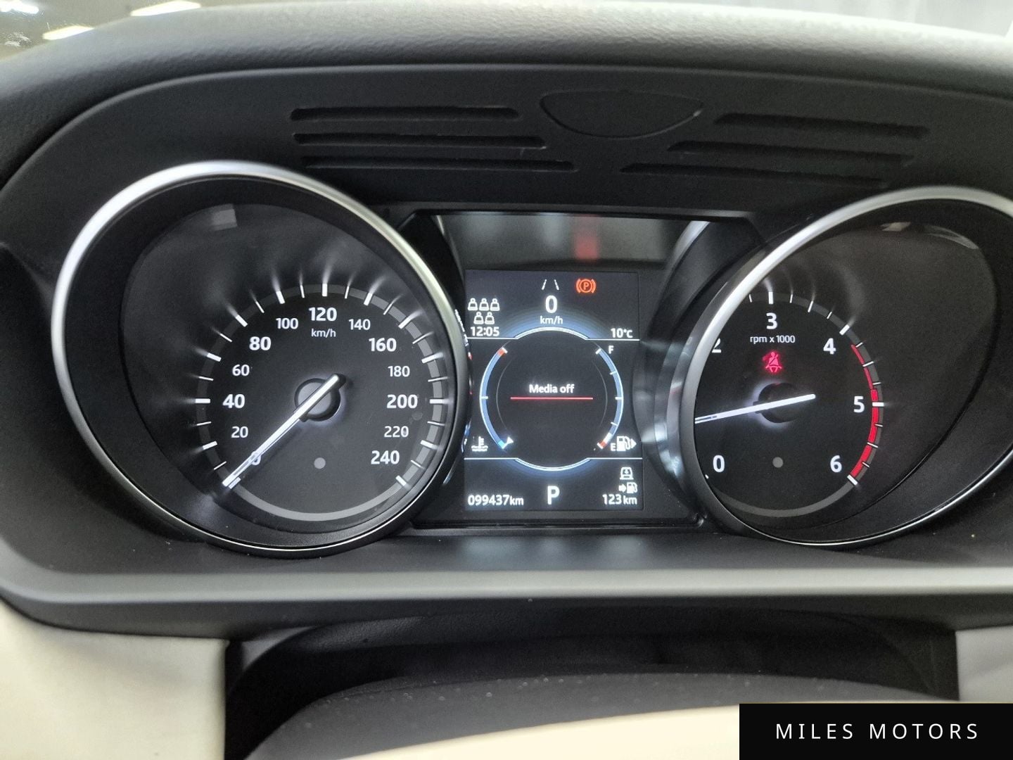 Land Rover Discovery 2020 — миниатюра 7