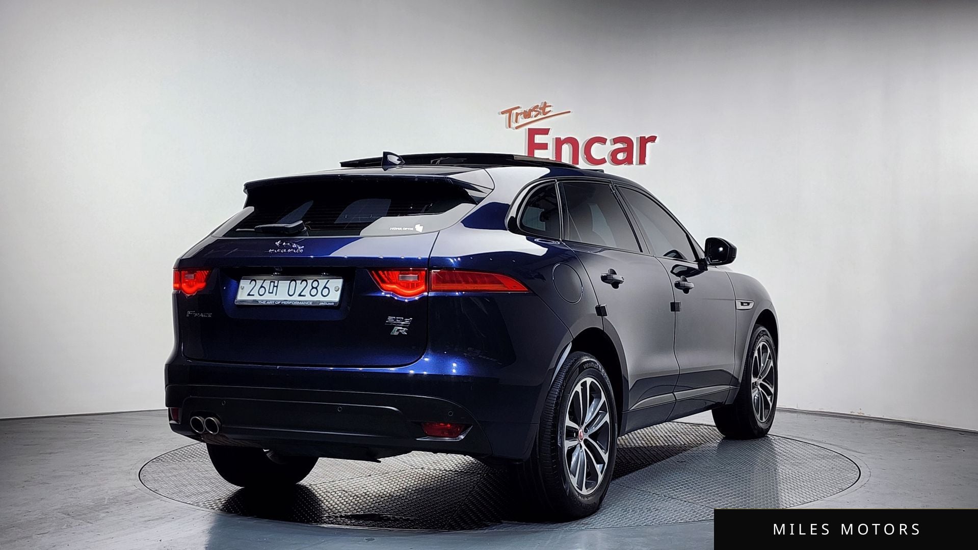 Jaguar F-PACE 2017 — миниатюра 2