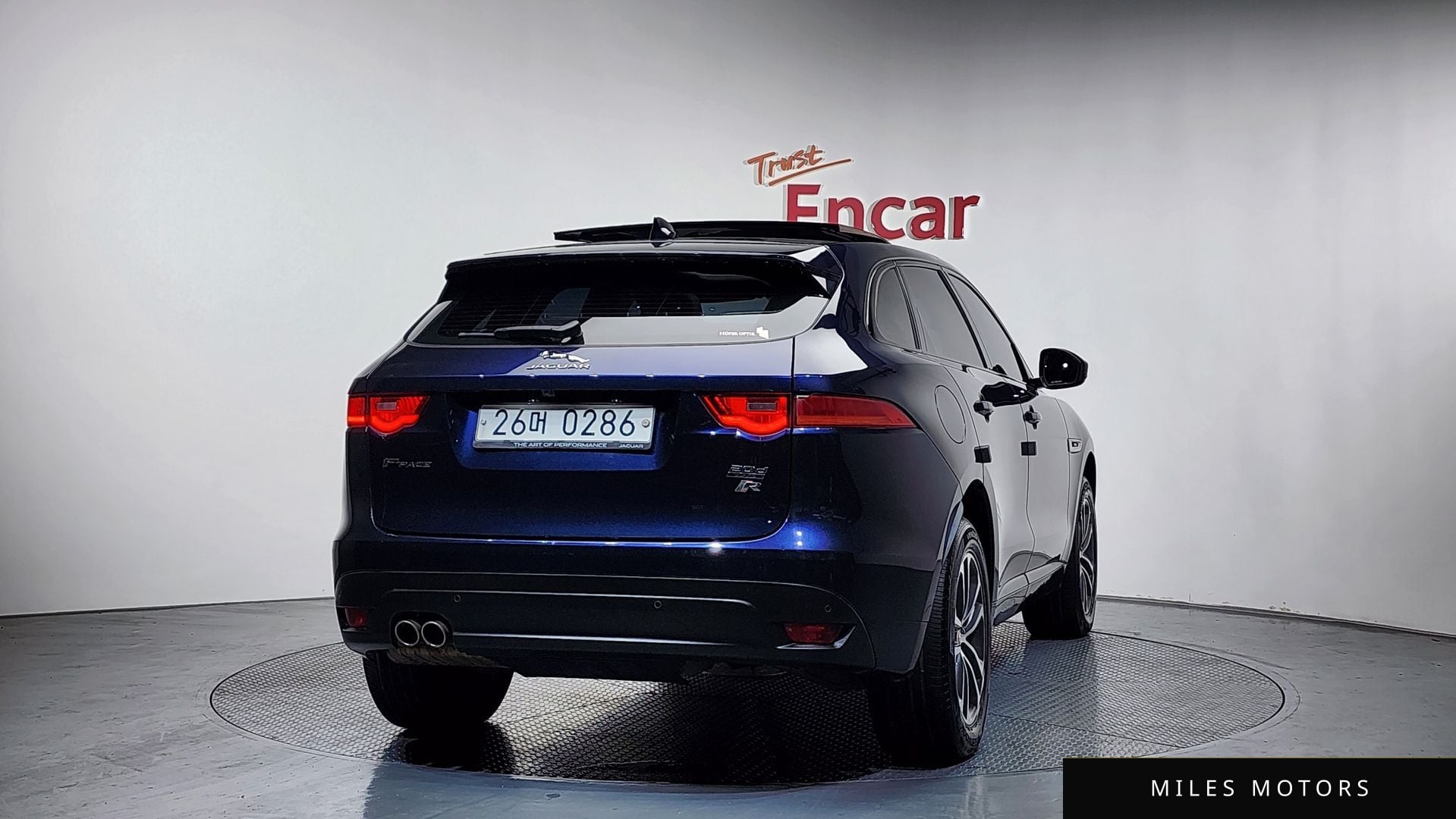 Jaguar F-PACE 2017 — миниатюра 4