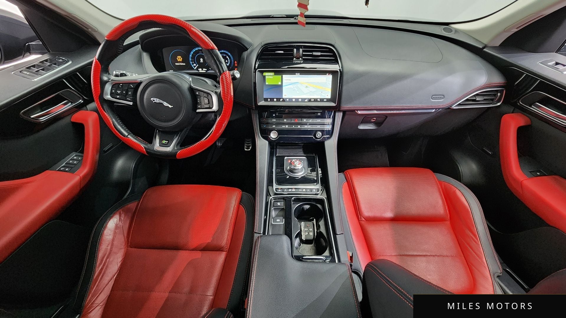 Jaguar F-PACE 2017 — миниатюра 7