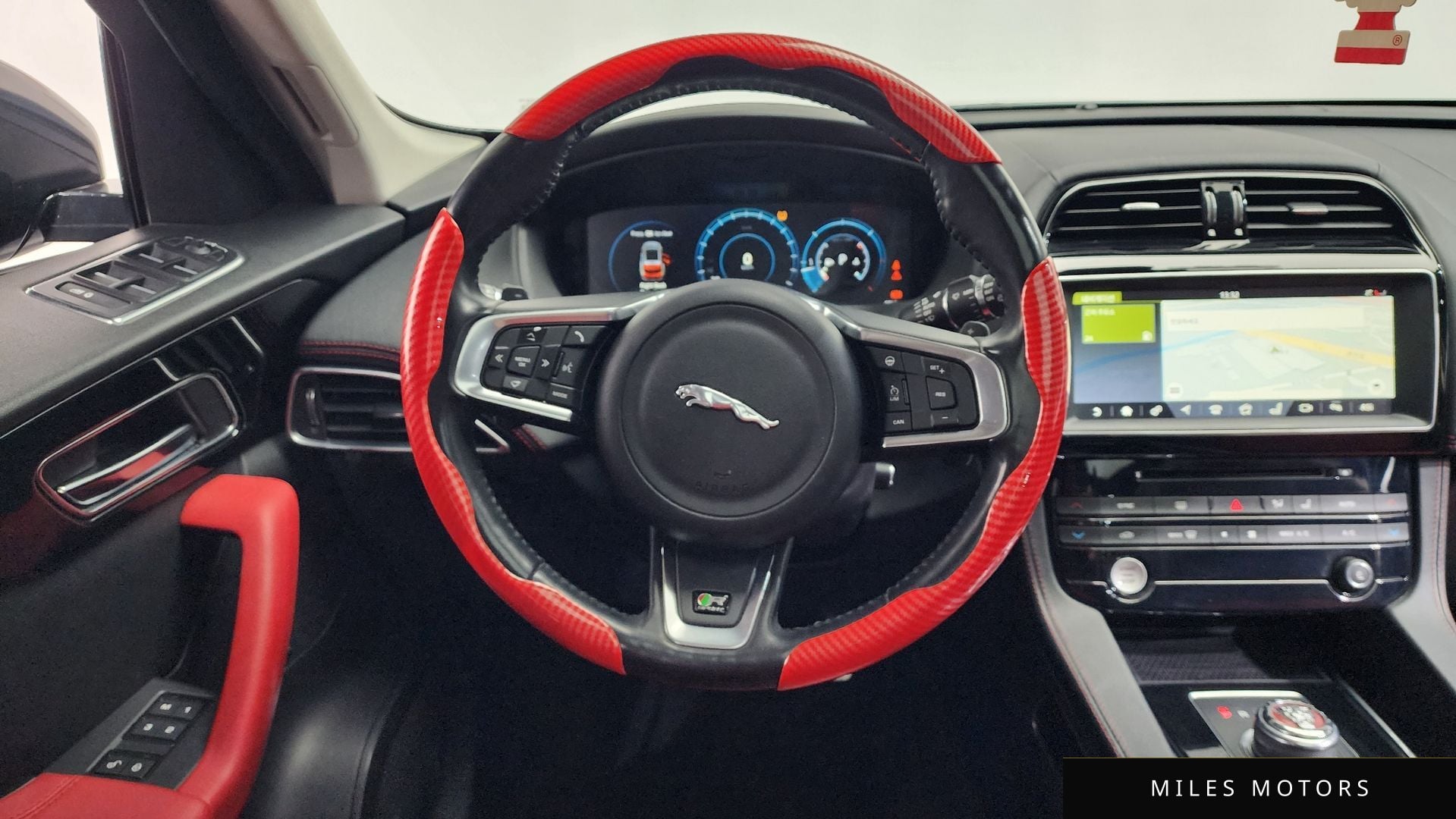 Jaguar F-PACE 2017 — миниатюра 13