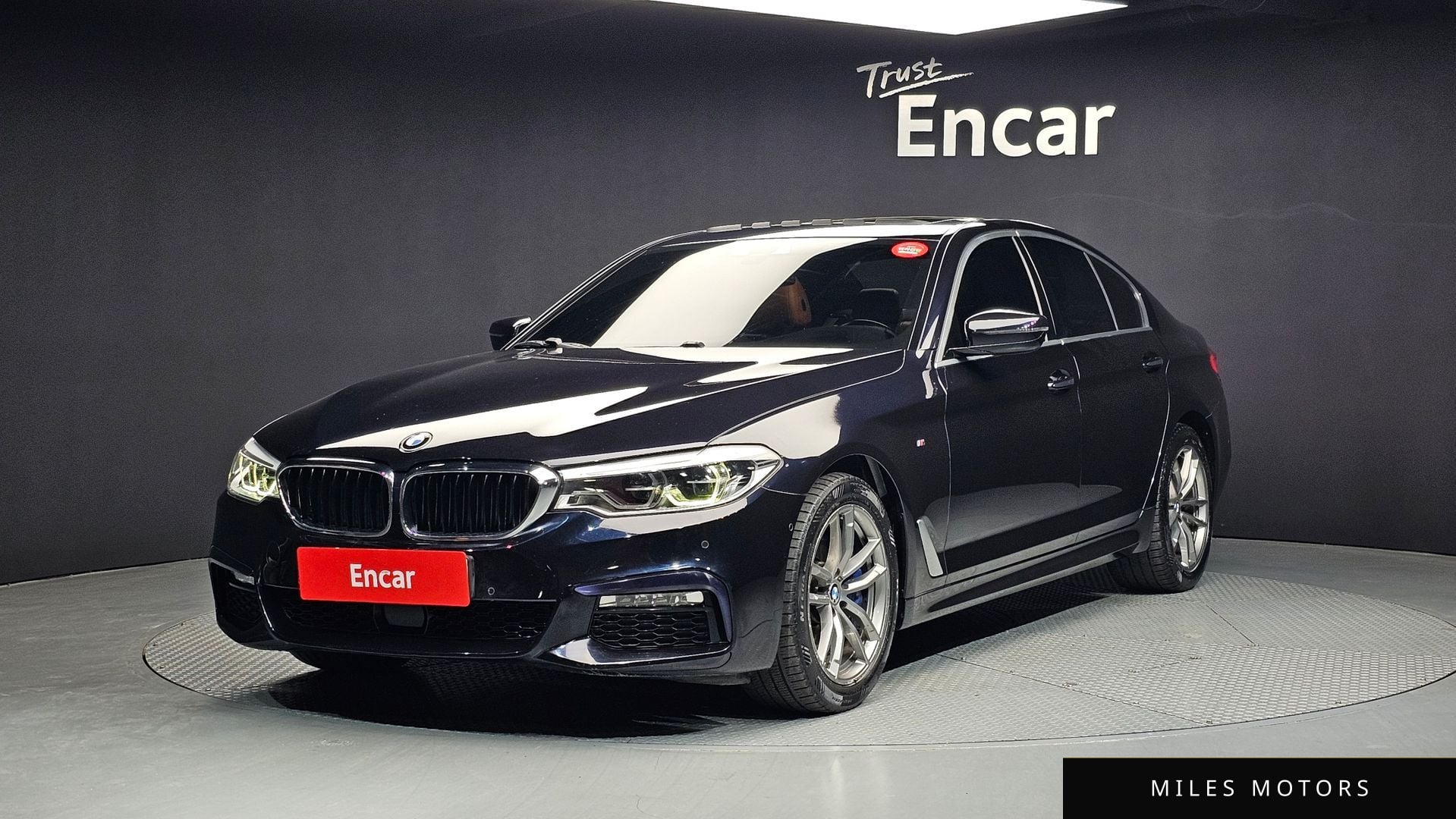 BMW 5 Series (G30) 2018 — фото 1 из 12