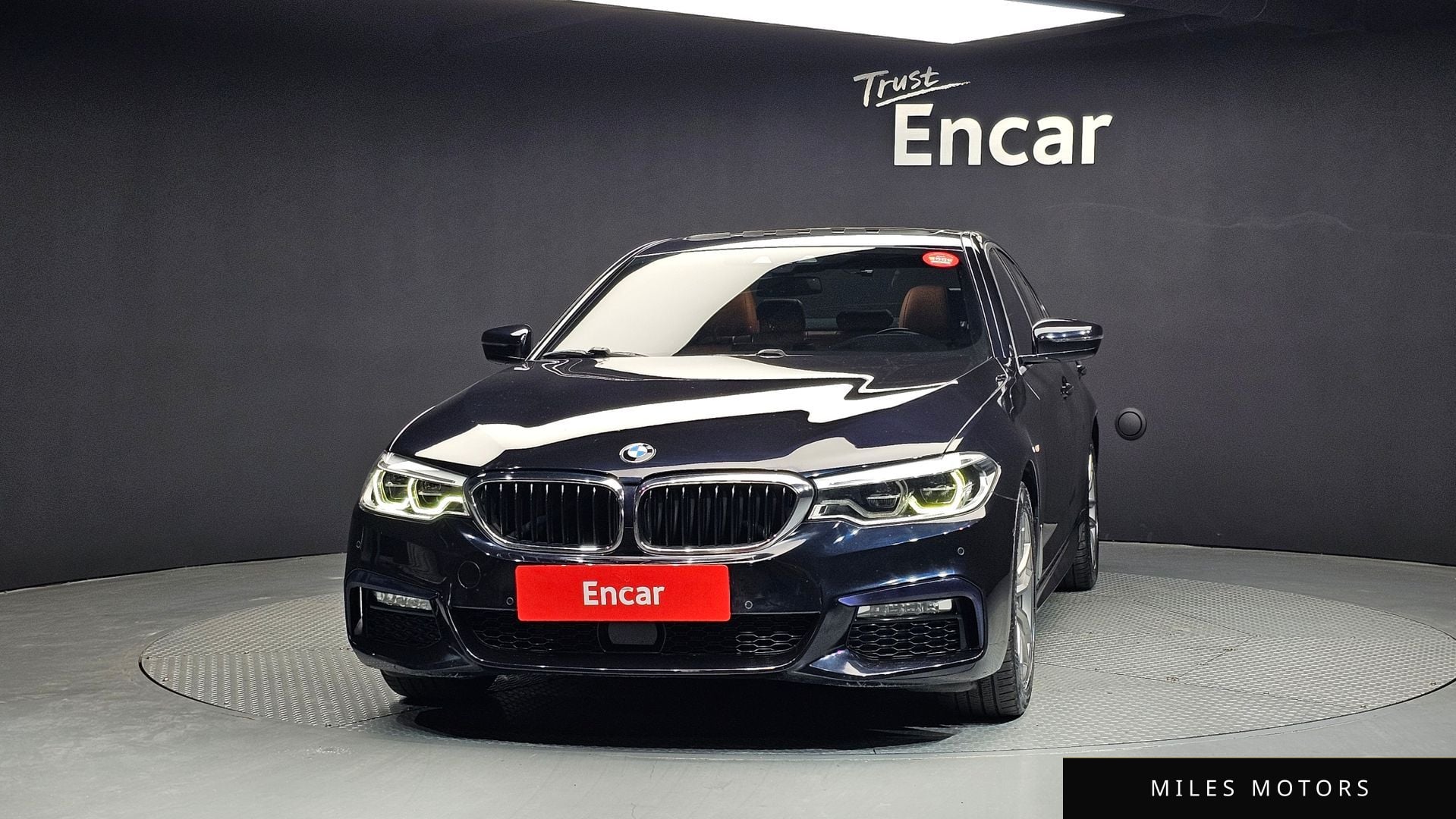 BMW 5 Series (G30) 2018 — миниатюра 3