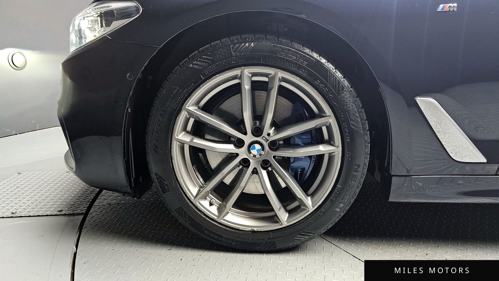 BMW 5 Series (G30) 2018 — миниатюра 5
