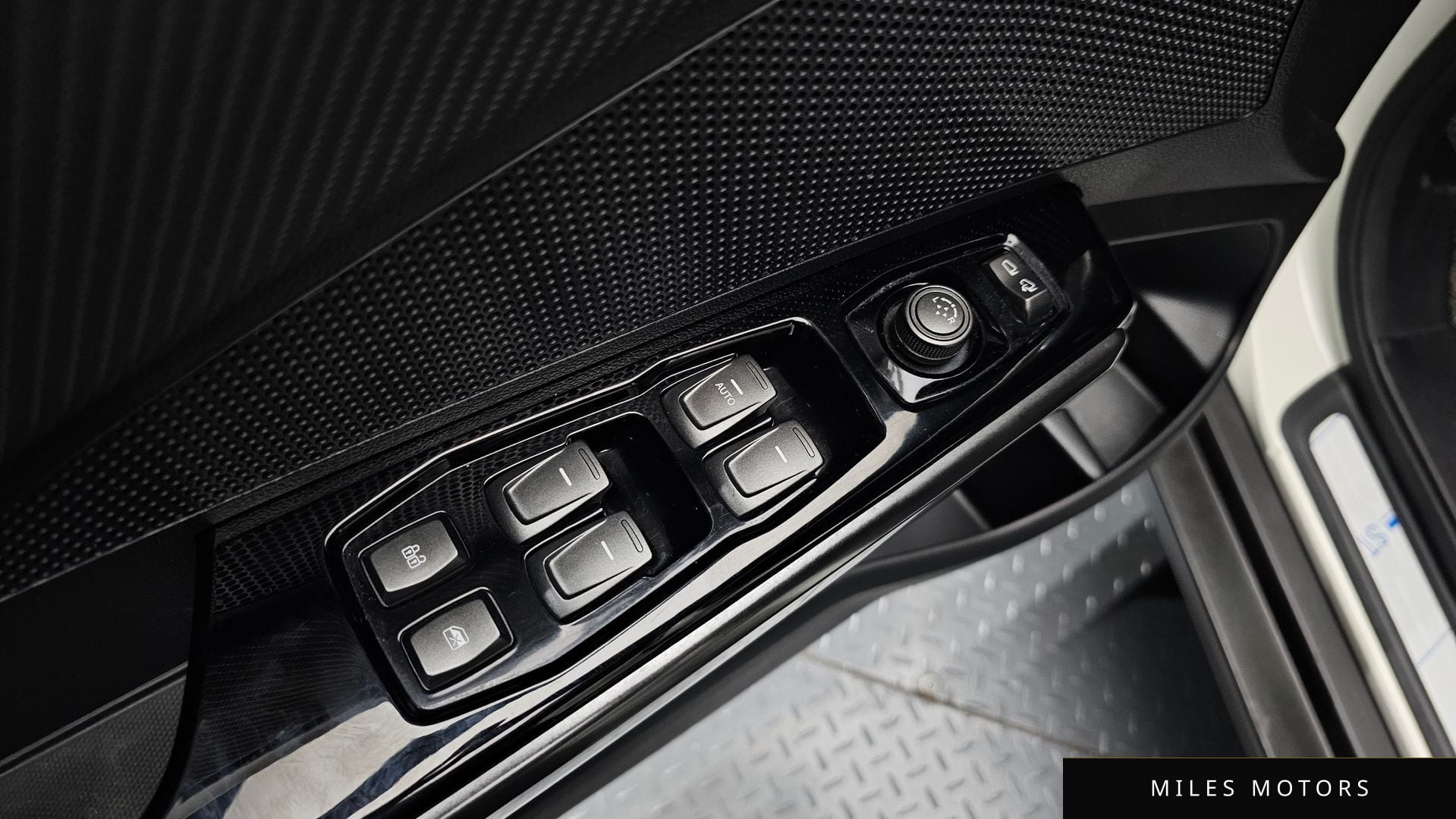 KG Mobility 베리 뉴 티볼리 2020 — миниатюра 16