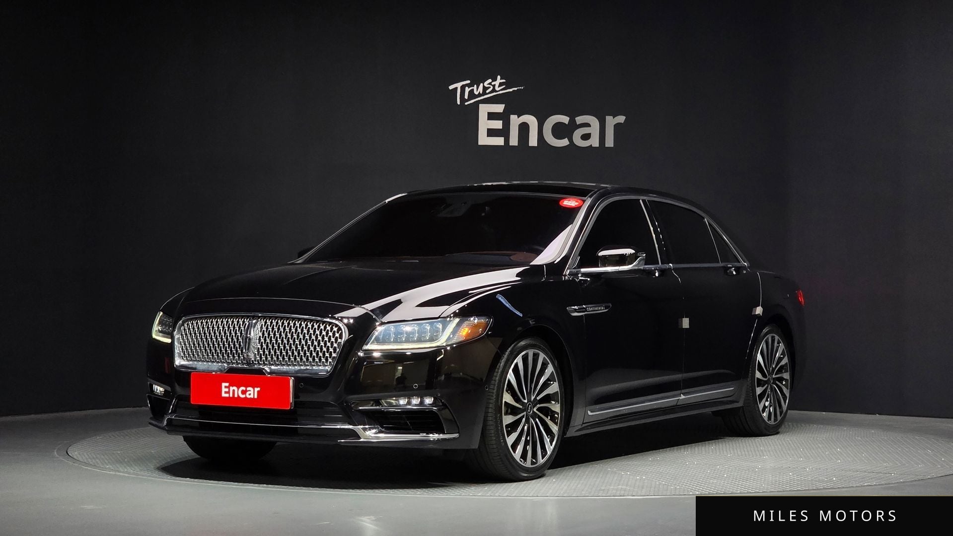 Lincoln Continental 2019 — фото 1 из 12