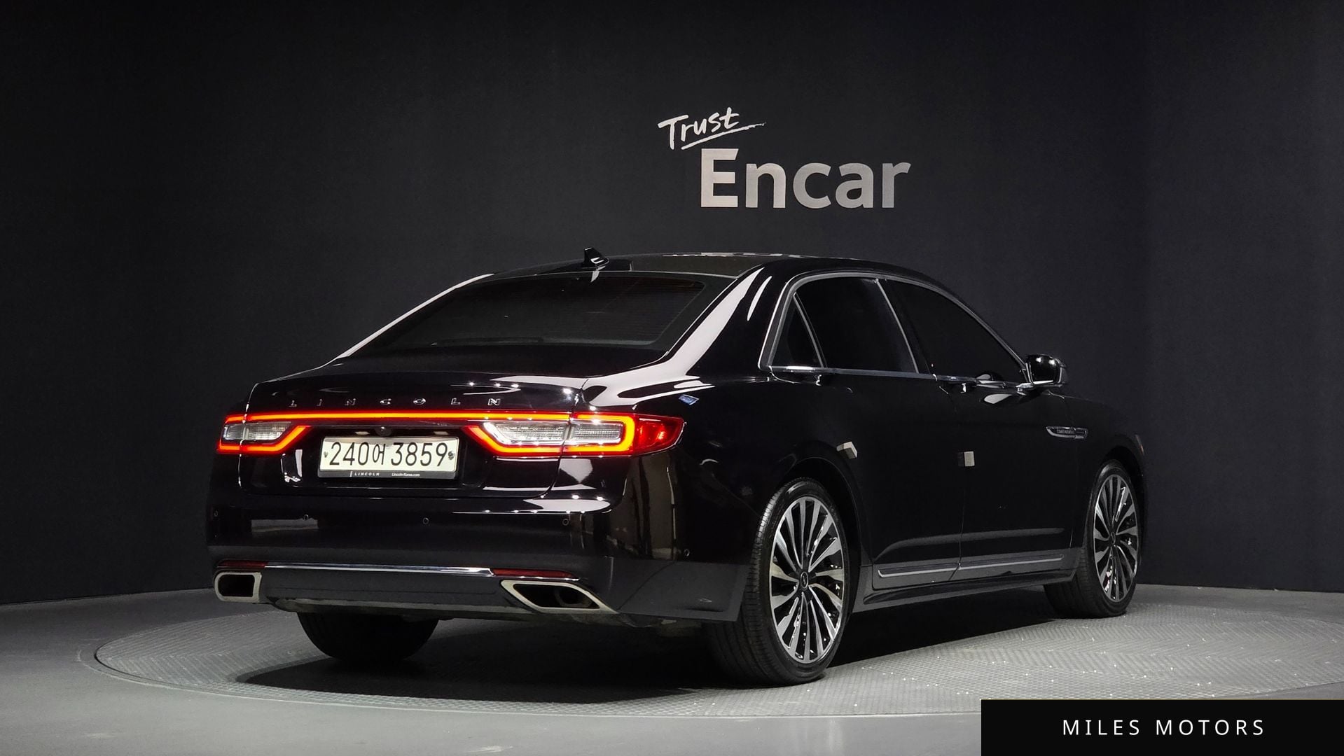 Lincoln Continental 2019 — миниатюра 2