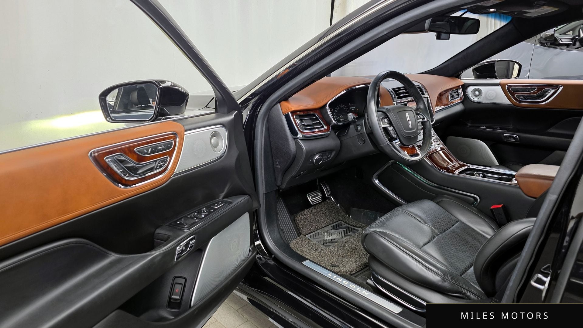 Lincoln Continental 2019 — миниатюра 10