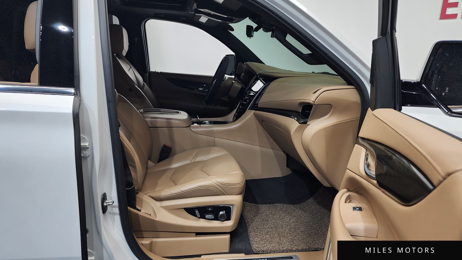 Cadillac Escalade 2020 — миниатюра 11