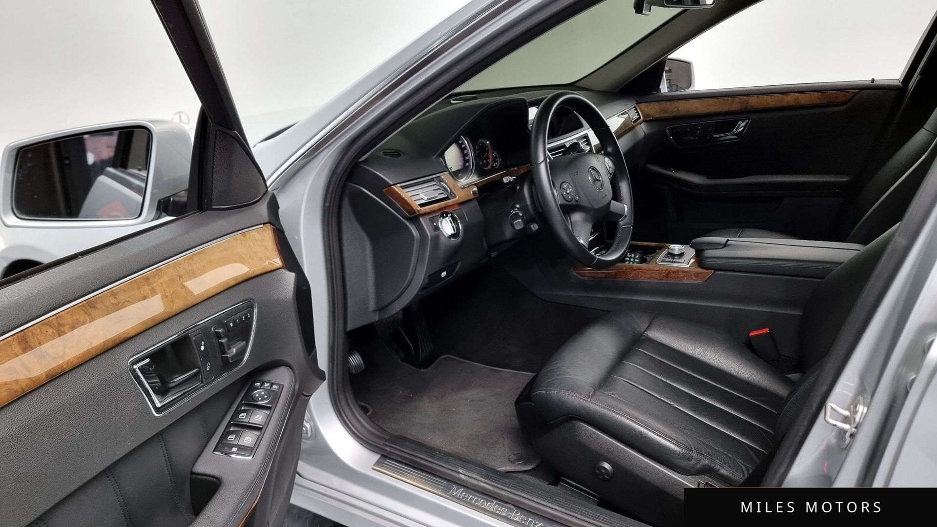 Mercedes-Benz E-Class W212 2010 — миниатюра 11