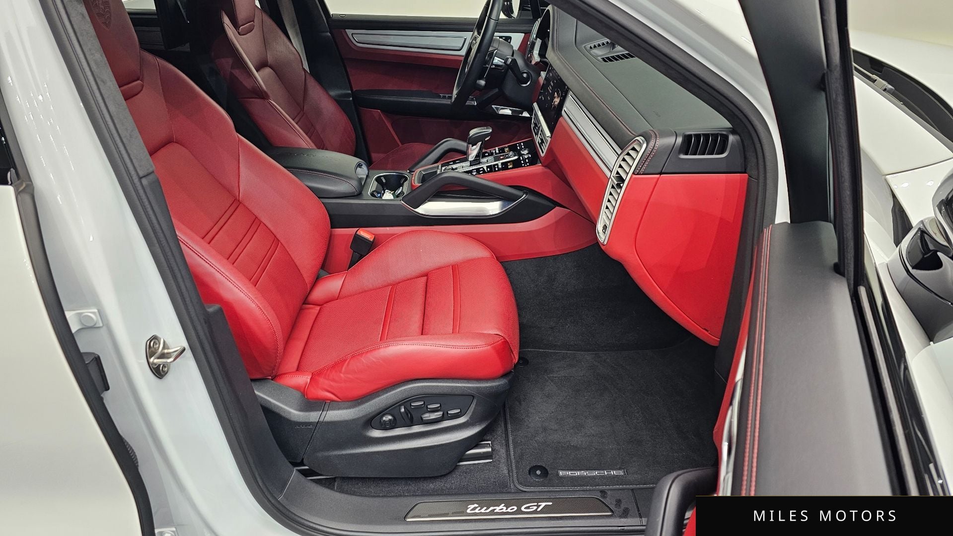 Porsche Cayenne 2023 — миниатюра 10