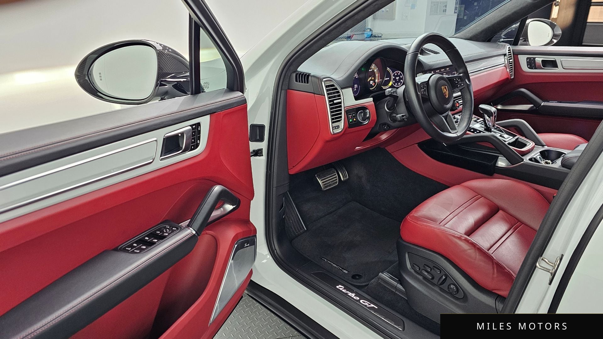 Porsche Cayenne 2023 — миниатюра 11