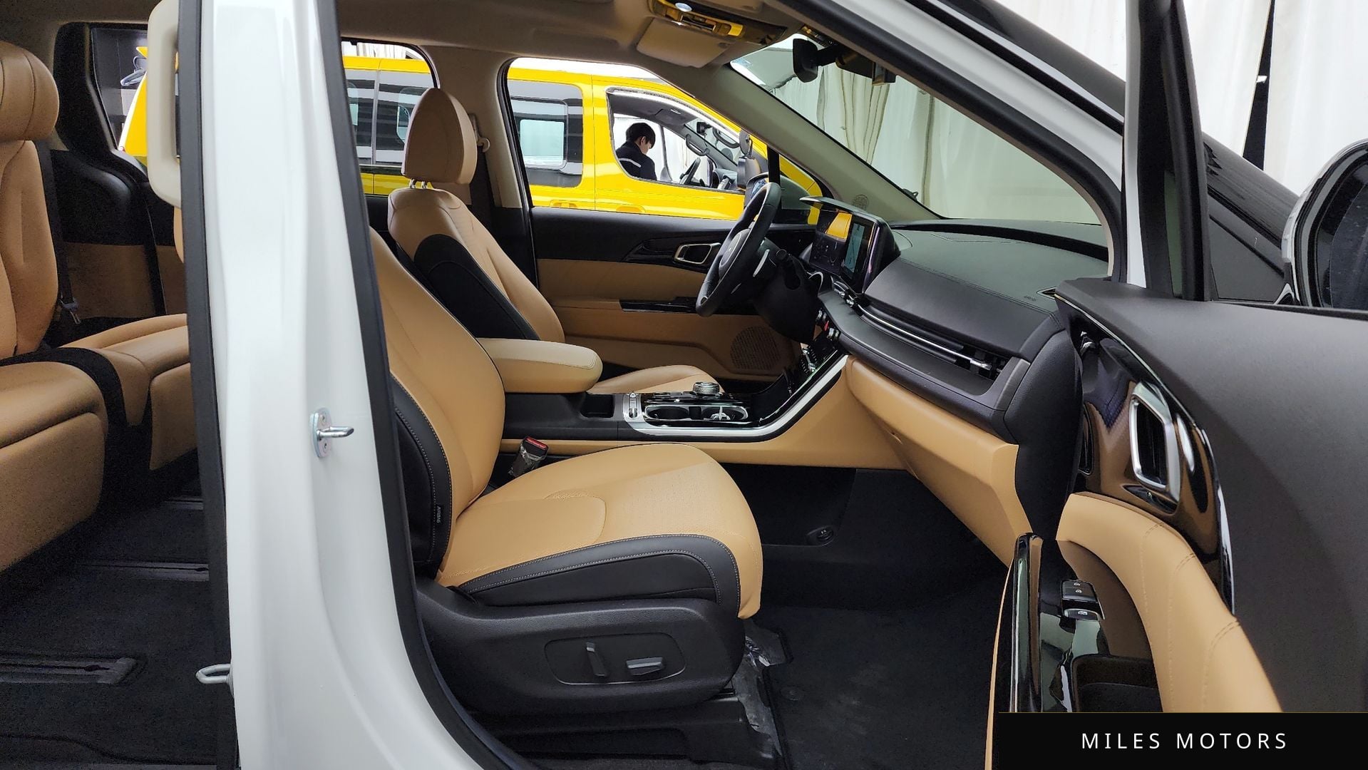 Kia Carnival 2023 — миниатюра 11
