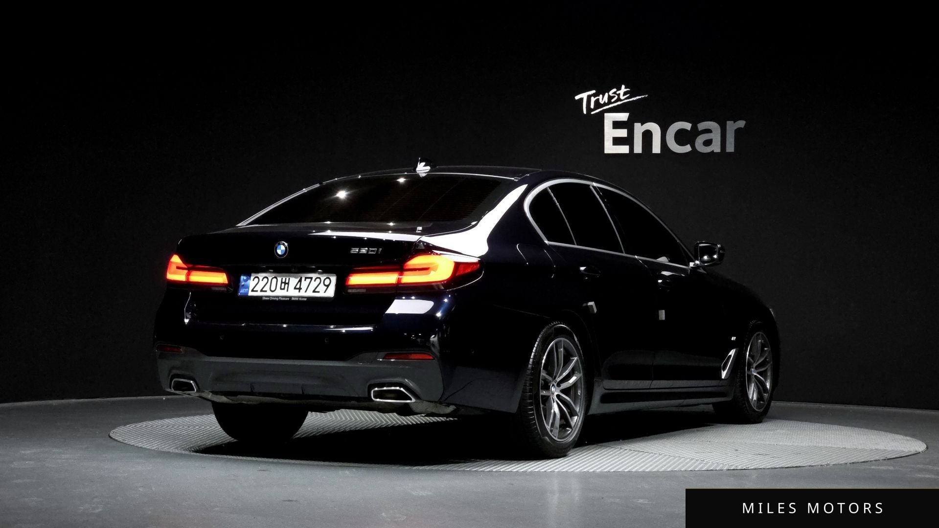 BMW 5 Series (G30) 2023 — миниатюра 2