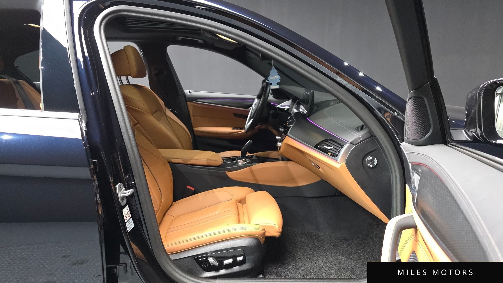 BMW 5 Series (G30) 2023 — миниатюра 11