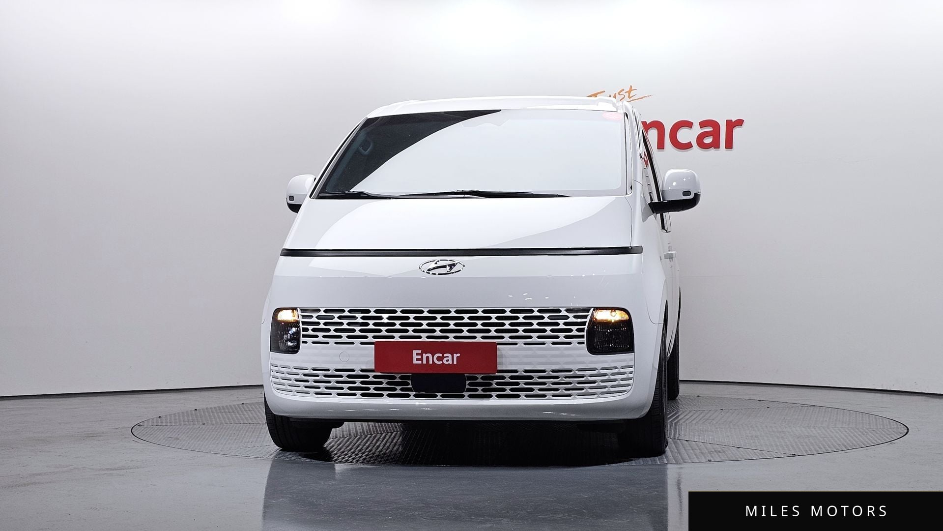 Hyundai Staria 2023 — миниатюра 3