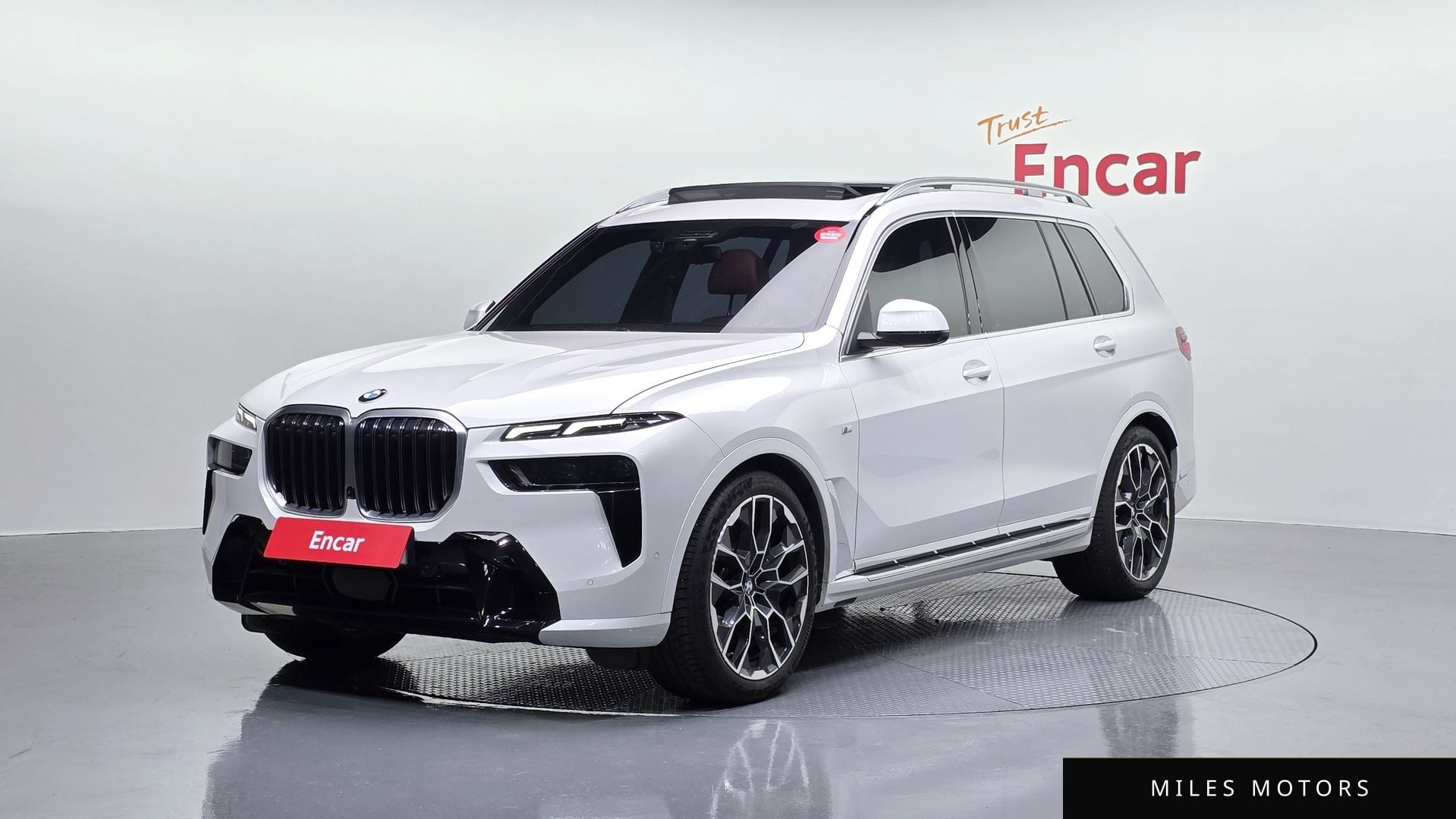 BMW X7 (G07) 2024 — фото 1 из 12