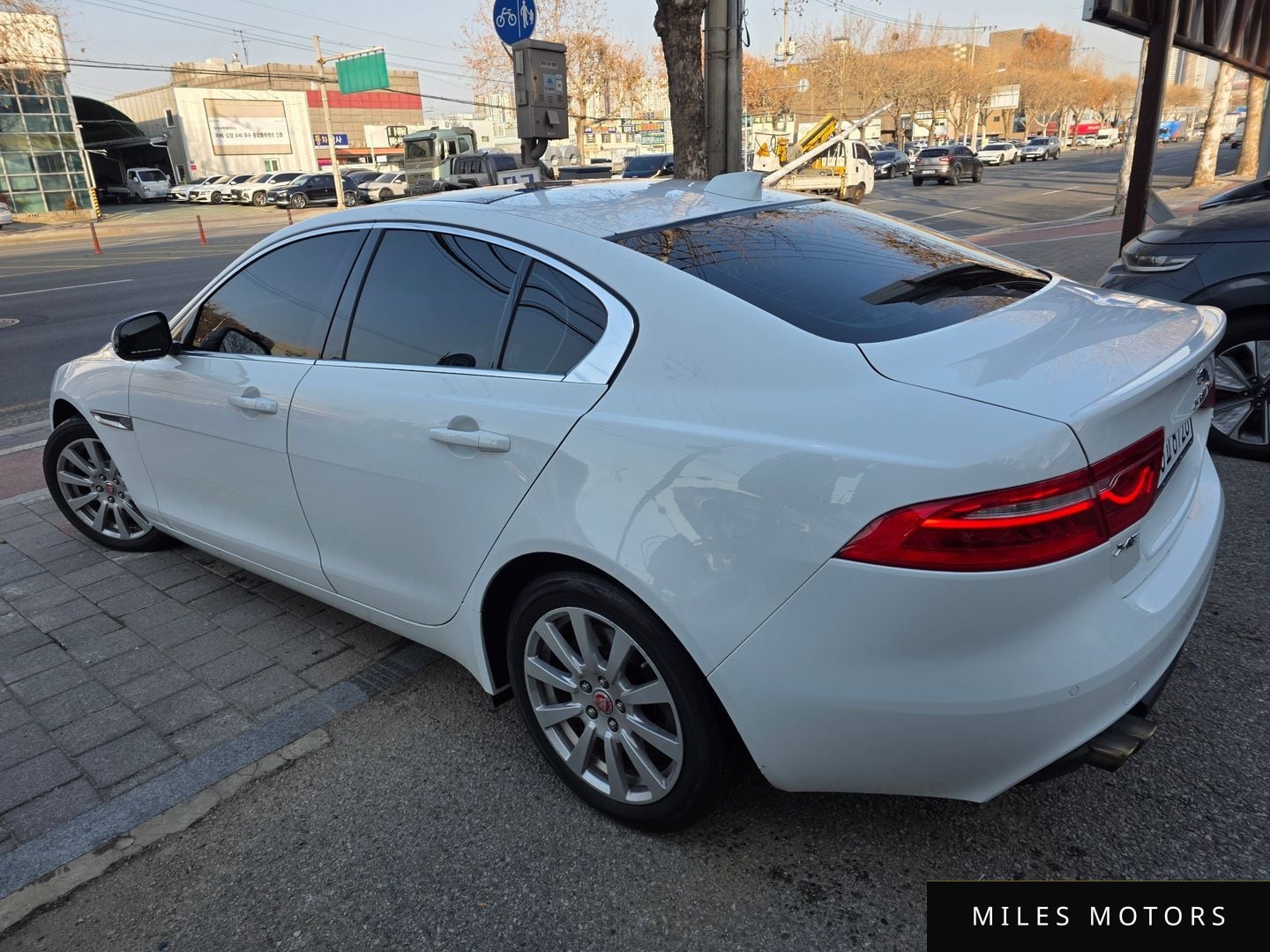 Jaguar XE 2017 — миниатюра 2