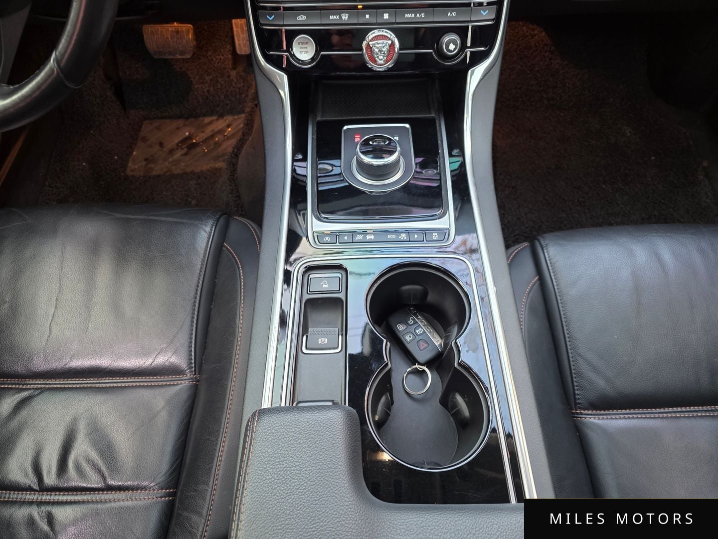 Jaguar XE 2017 — миниатюра 9