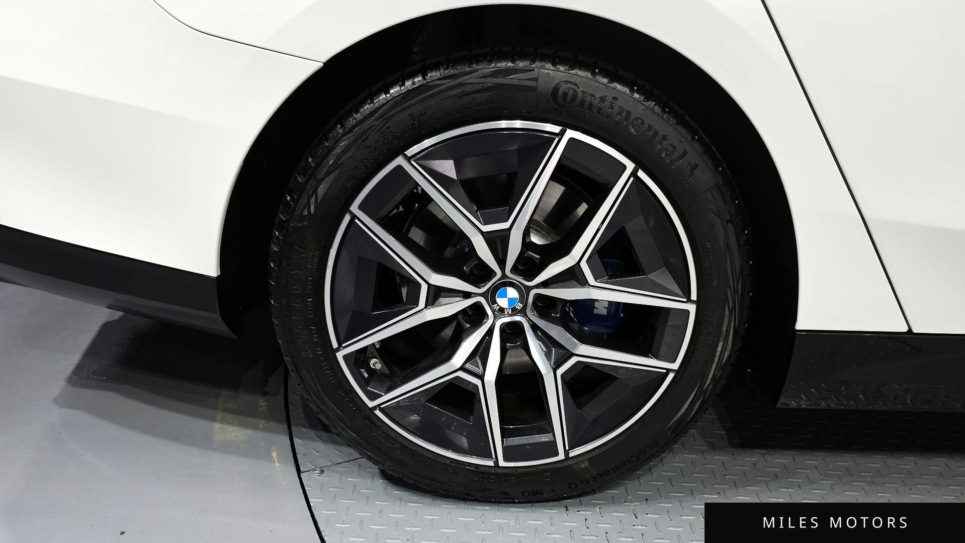 BMW 5시리즈 (G60) 2025 — миниатюра 5