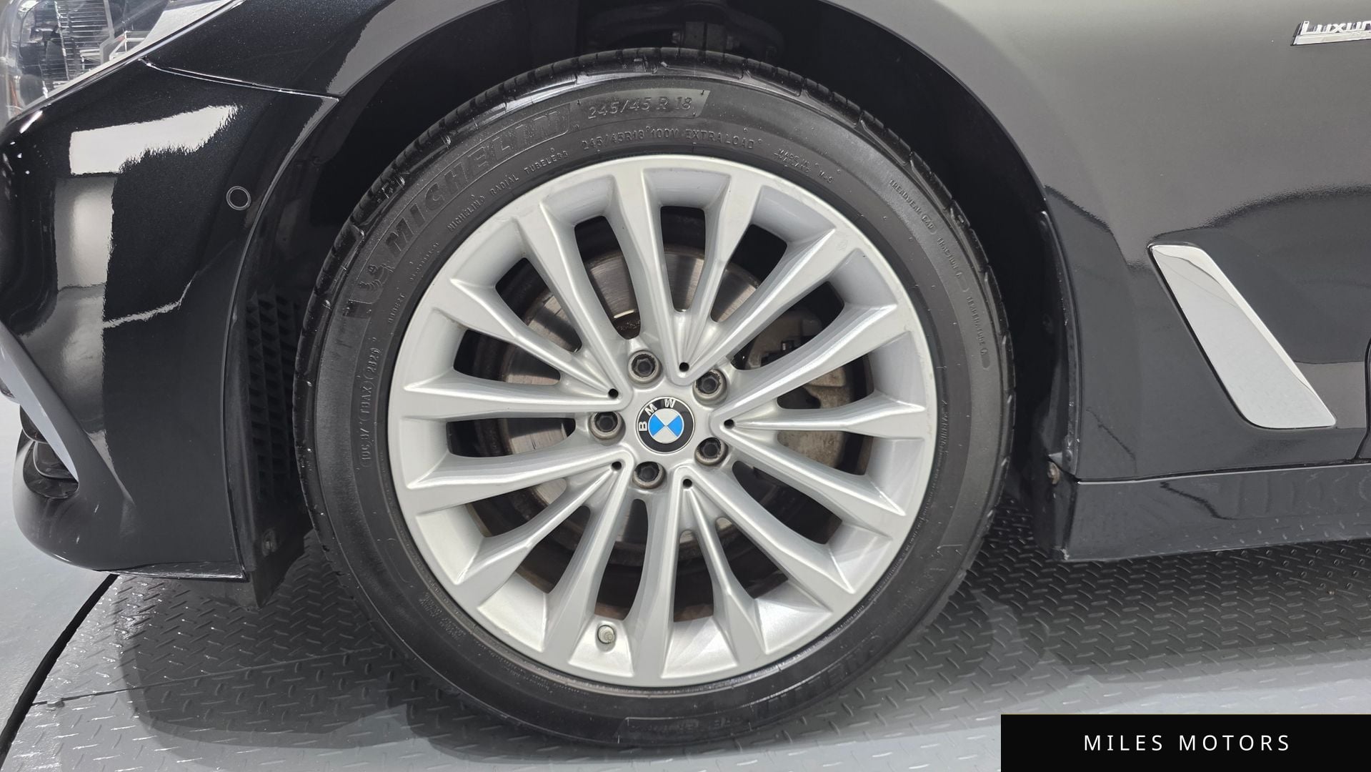 BMW 5 Series (G30) 2018 — миниатюра 4