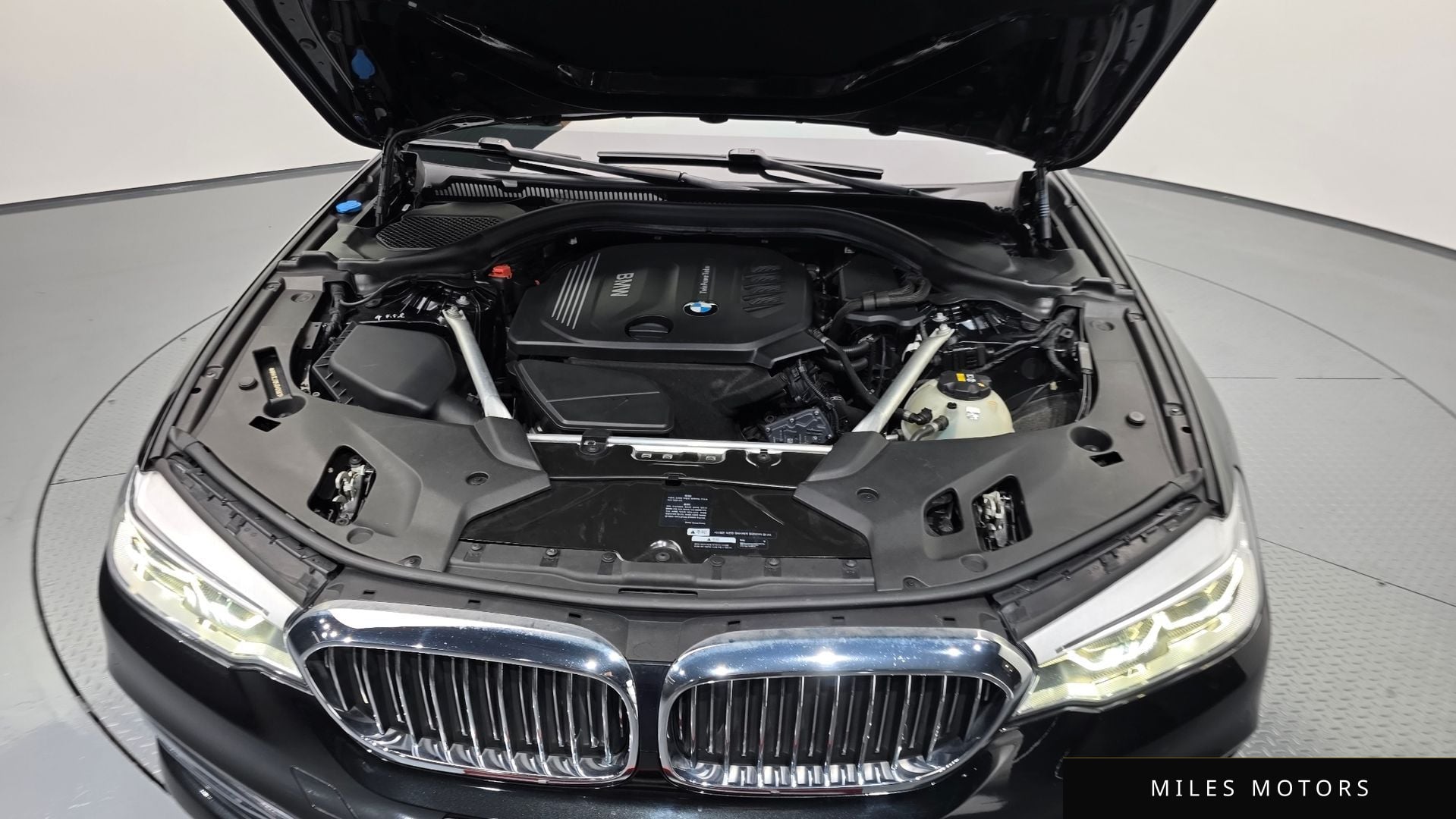 BMW 5 Series (G30) 2018 — миниатюра 5
