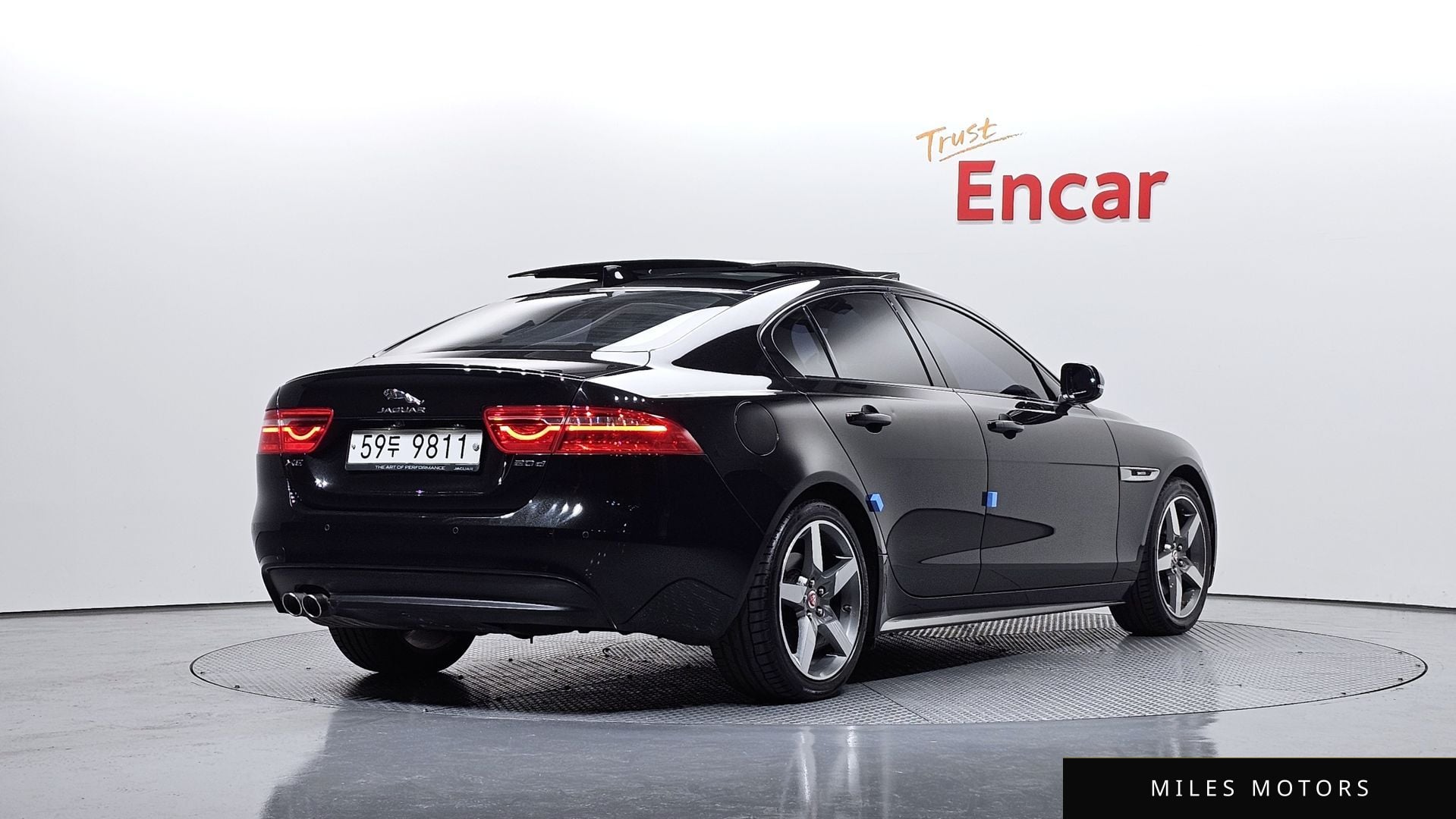 Jaguar XE 2018 — миниатюра 2