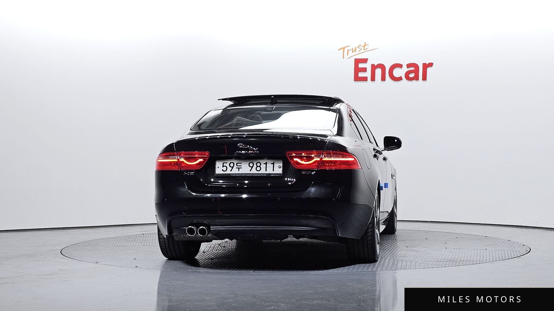 Jaguar XE 2018 — миниатюра 4