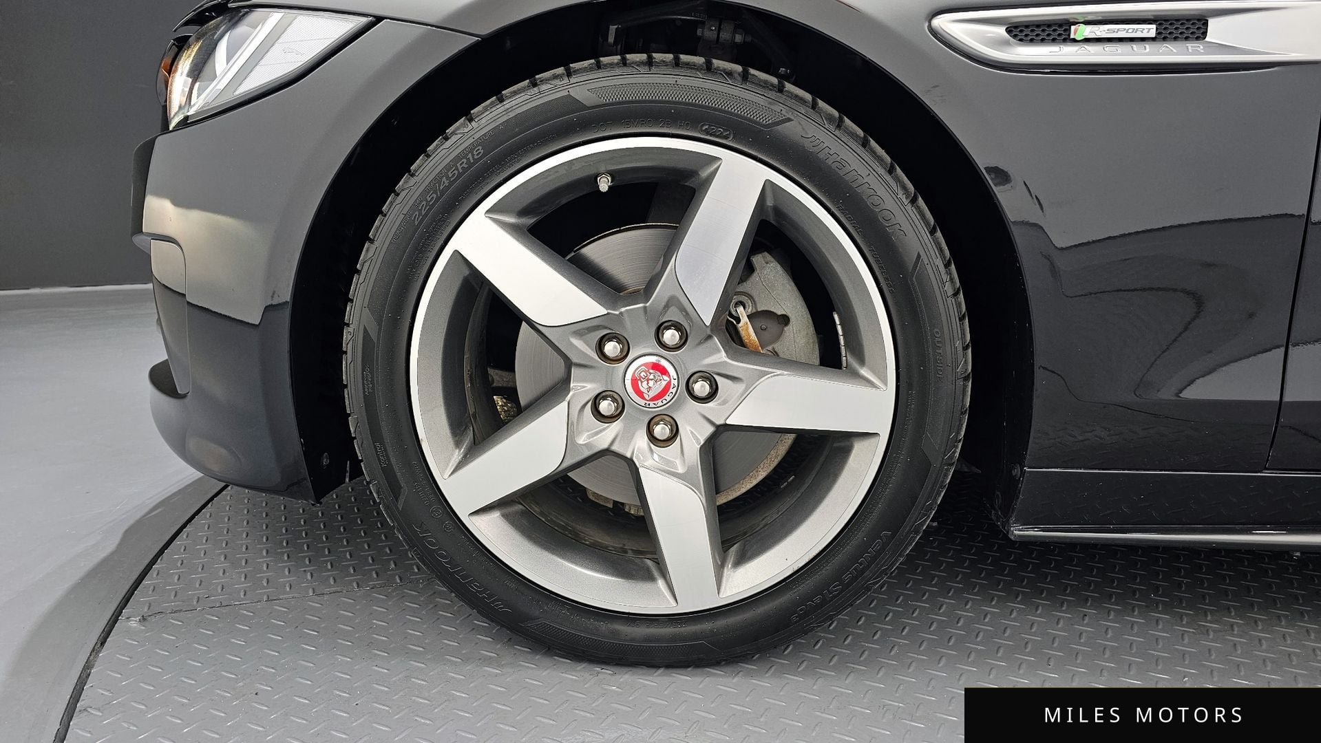 Jaguar XE 2018 — миниатюра 5