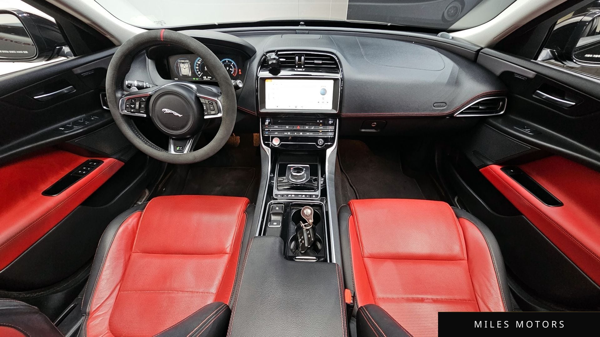Jaguar XE 2018 — миниатюра 7