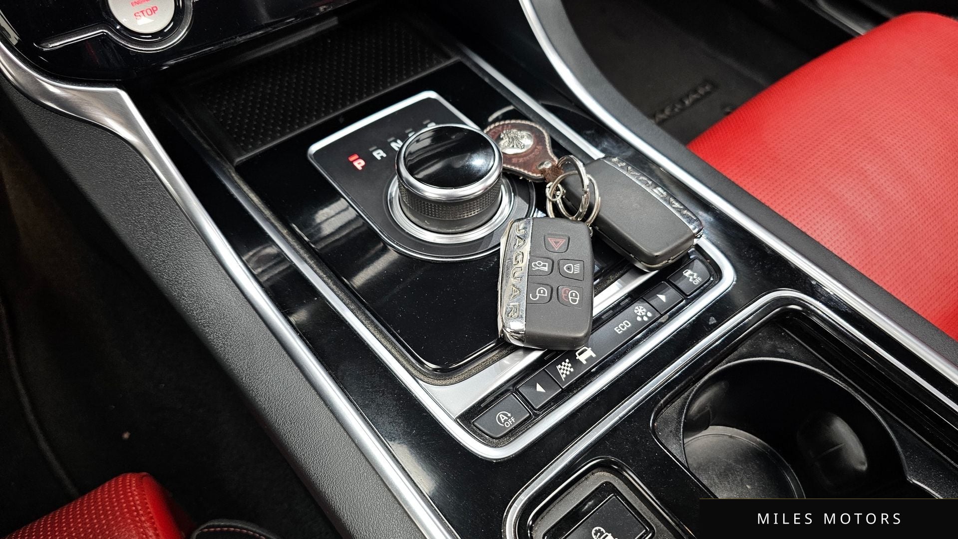 Jaguar XE 2018 — миниатюра 9