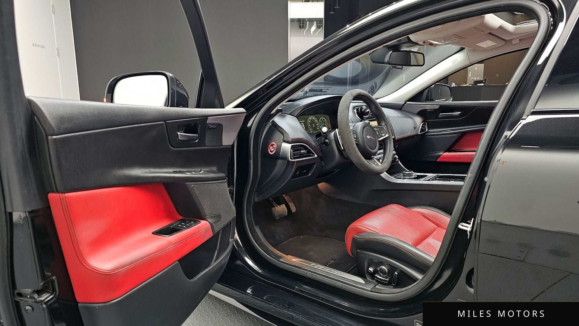 Jaguar XE 2018 — миниатюра 10
