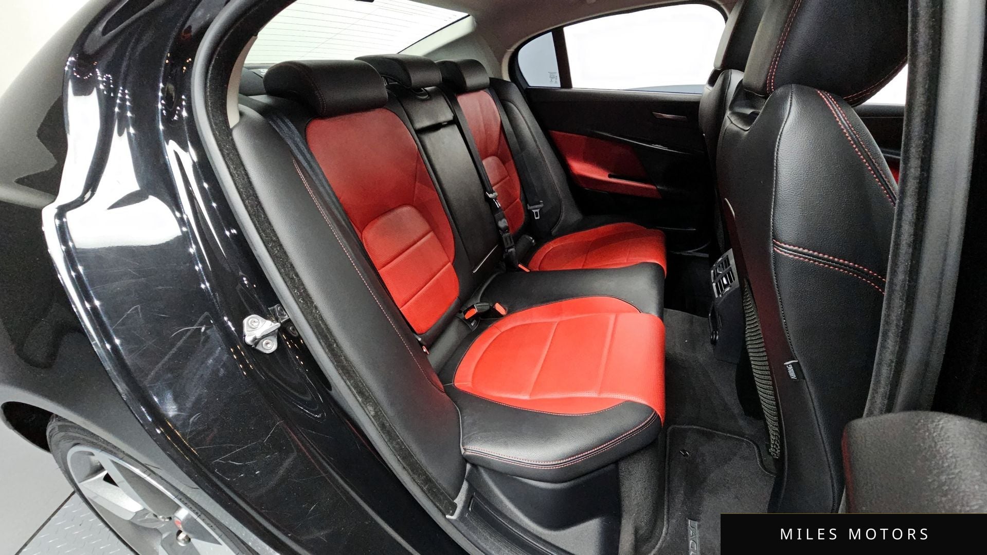 Jaguar XE 2018 — миниатюра 12
