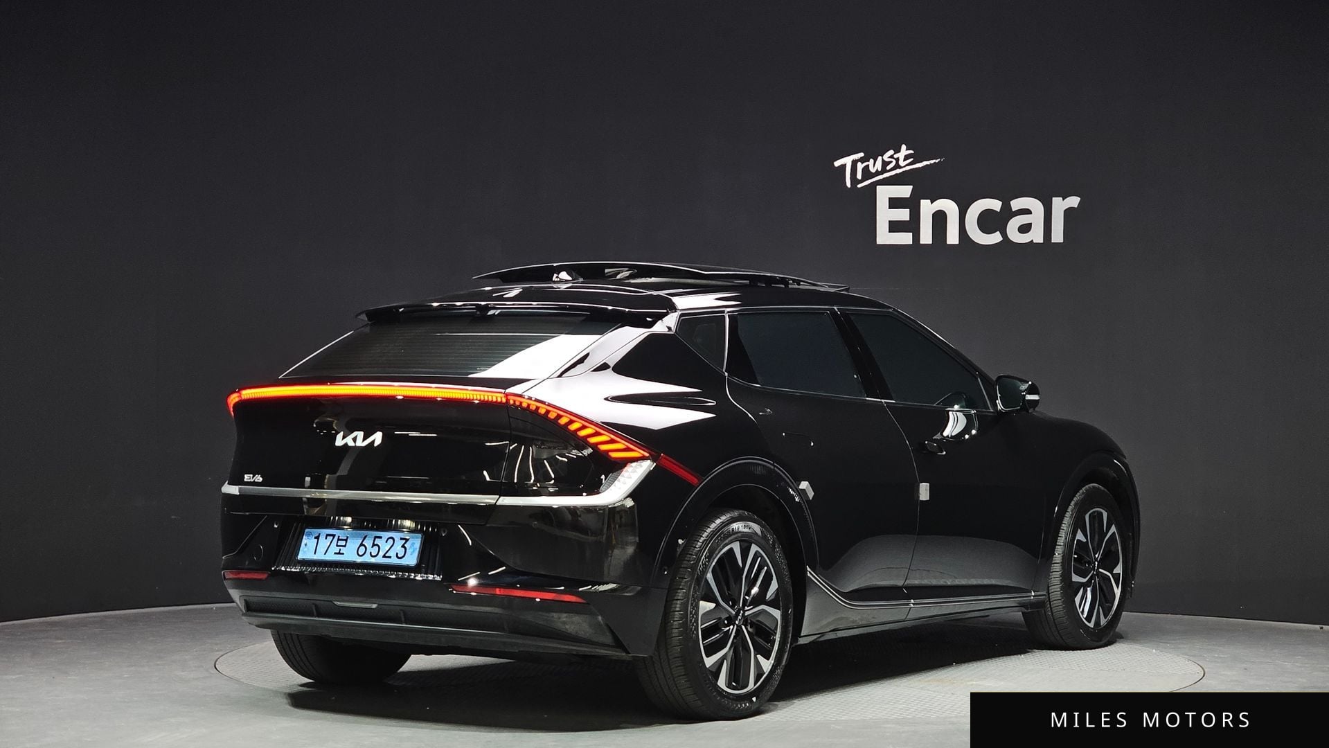 Kia EV6 2023 — миниатюра 2