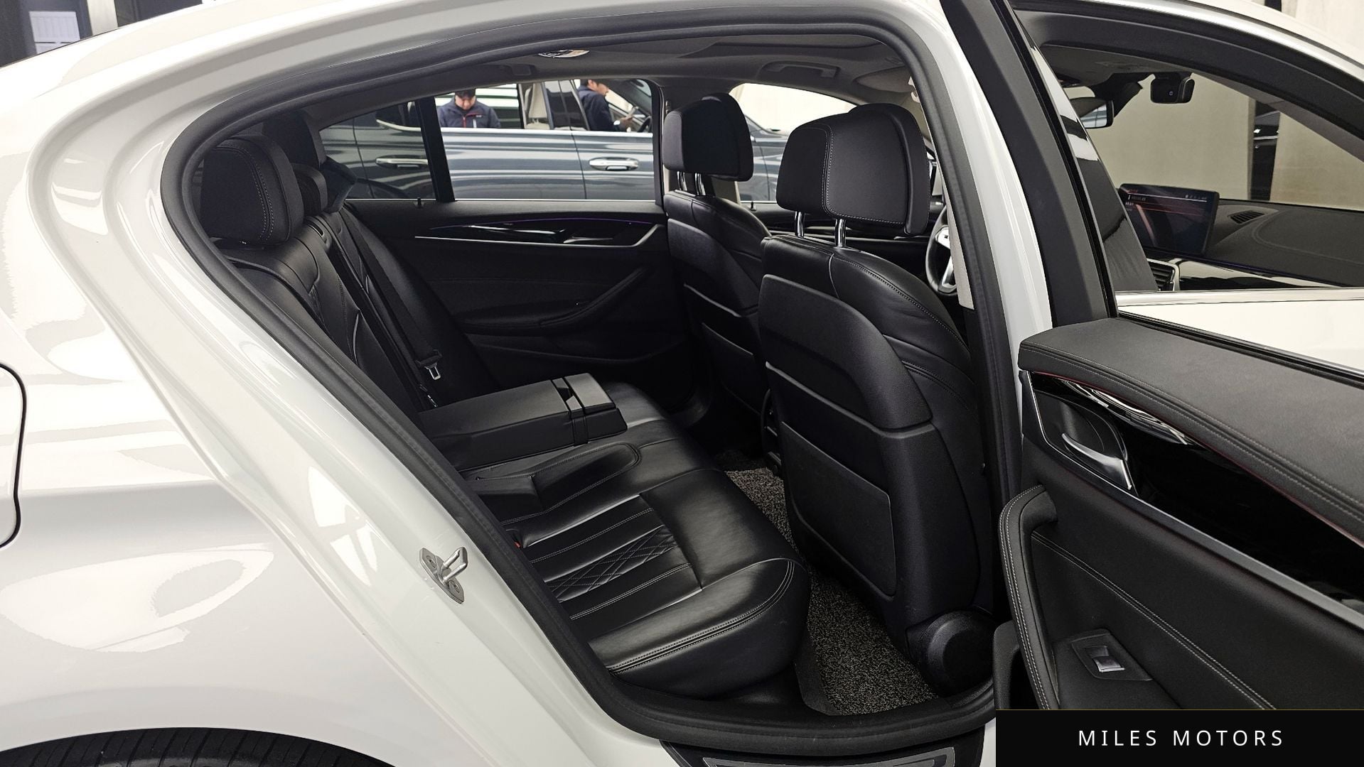 BMW 5시리즈 (G30) 2021 — миниатюра 12