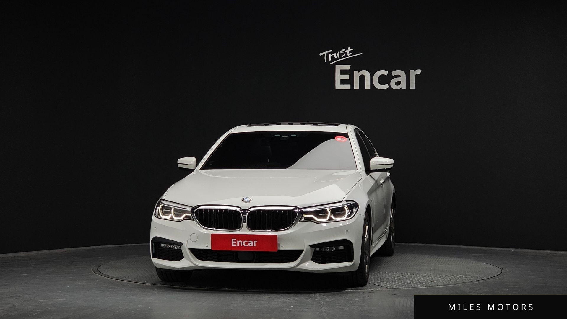BMW 5 Series (G30) 2018 — миниатюра 3