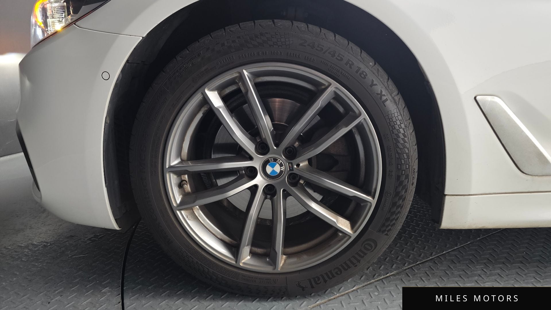 BMW 5 Series (G30) 2018 — миниатюра 5
