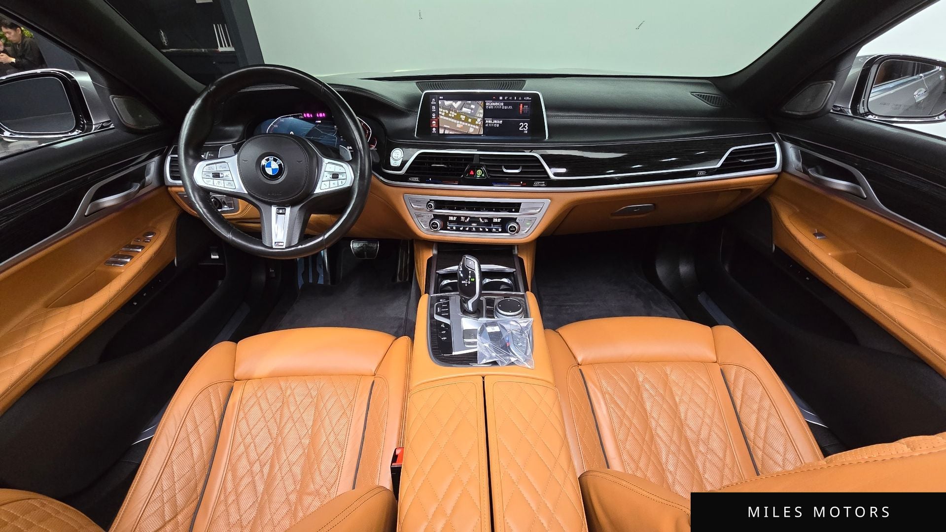 BMW 7 Series (G11) 2020 — миниатюра 7